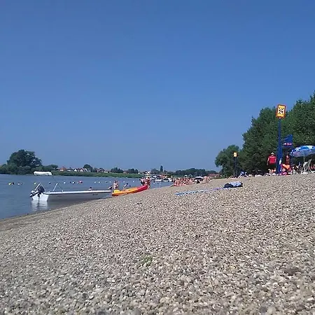 アパート Apartman River